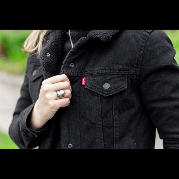 Black Levis Sherpa Jacket - Picture 4 of 6